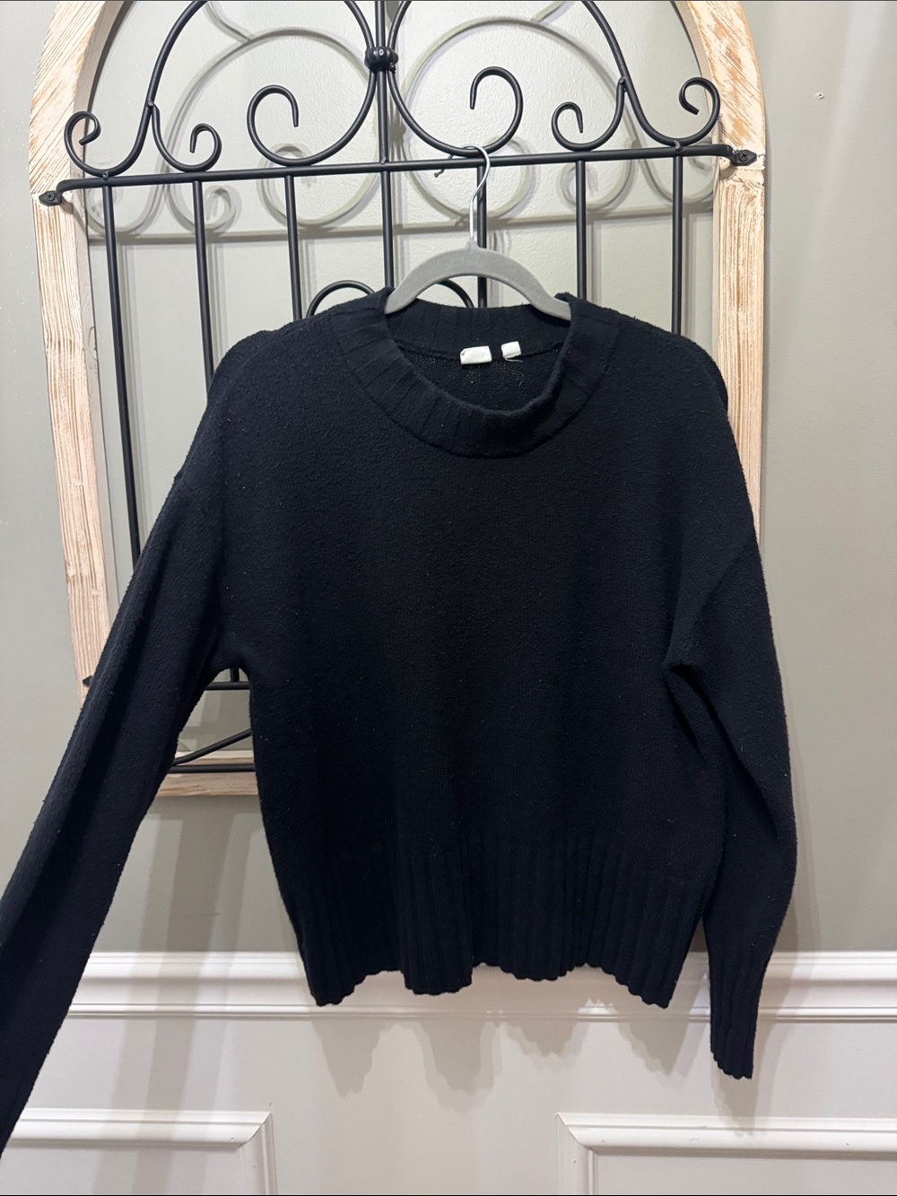GAP Women's Black Crewneck Sweater M cozy cotton